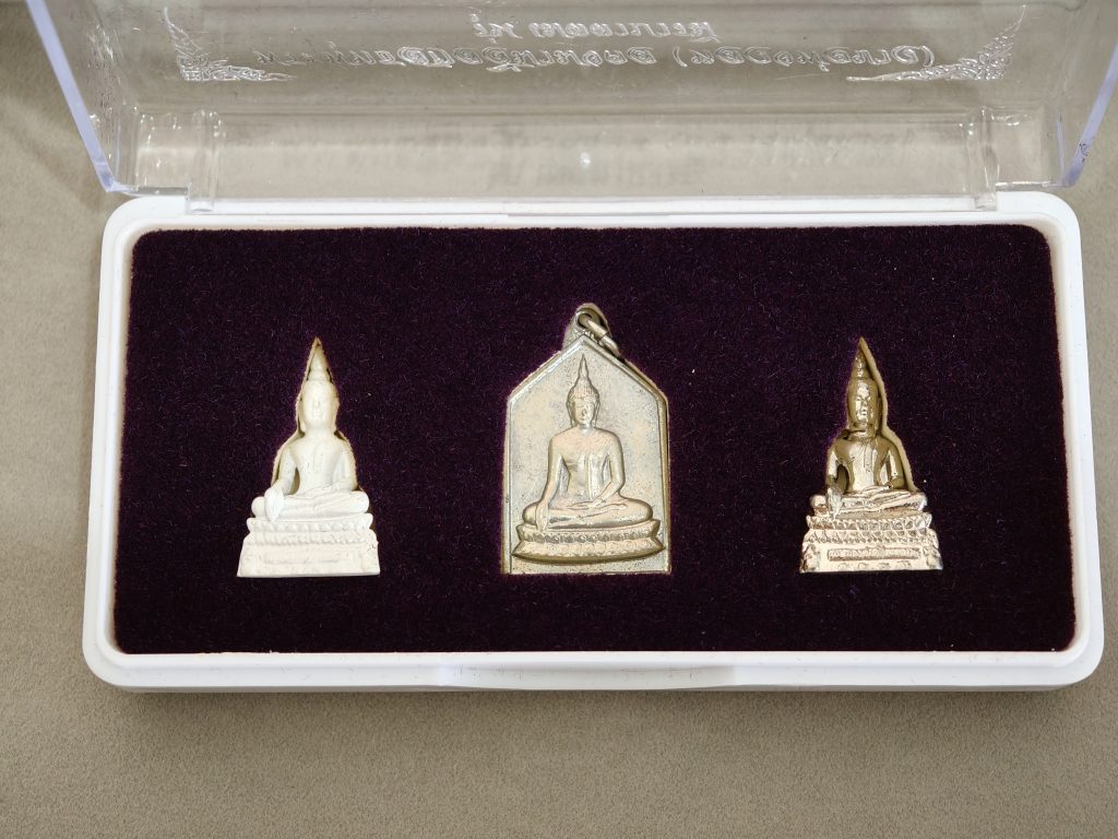 Phra Phuttha Chinnarat - Wat Metta Tham