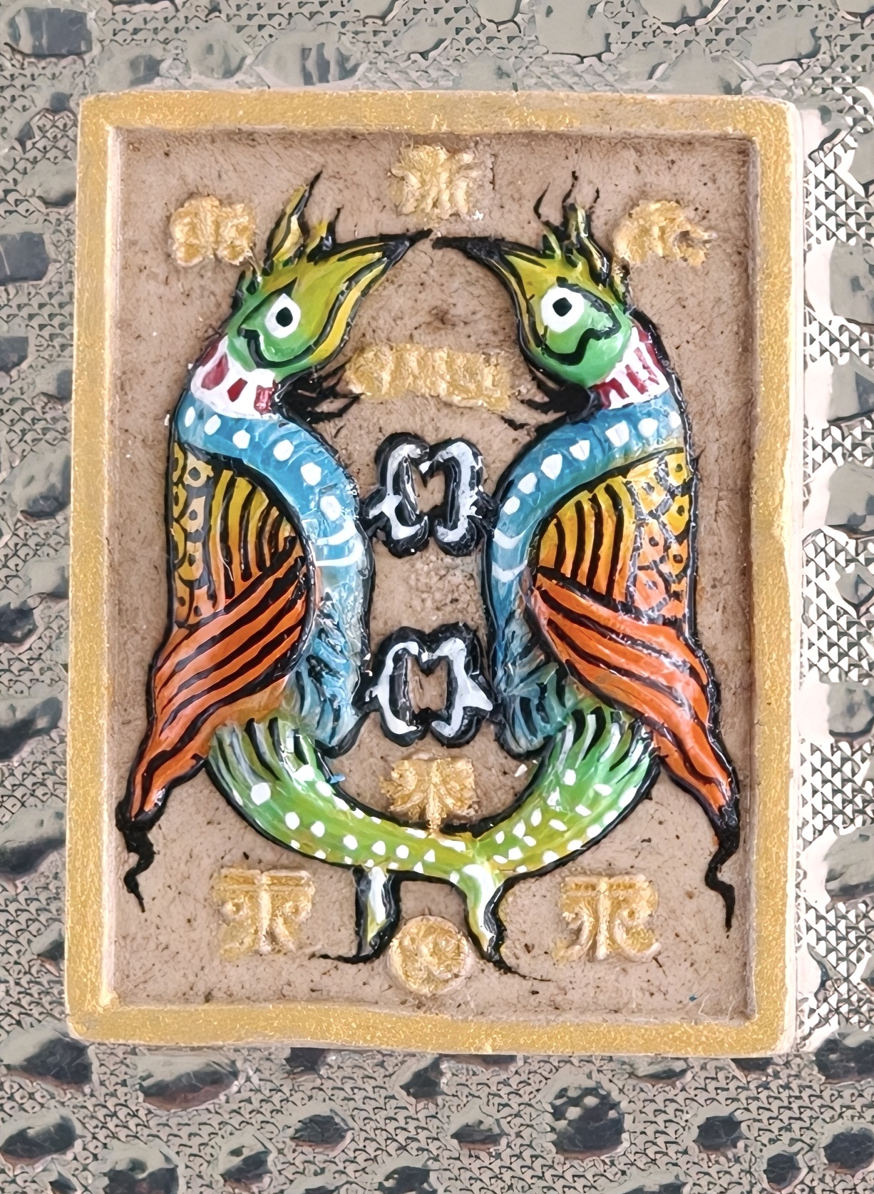 Kruba Baeng Salika Koo Amulet – Hand-Painted Twin Birds & Sacred Pearl – Wat Ban Tanod - Image 2