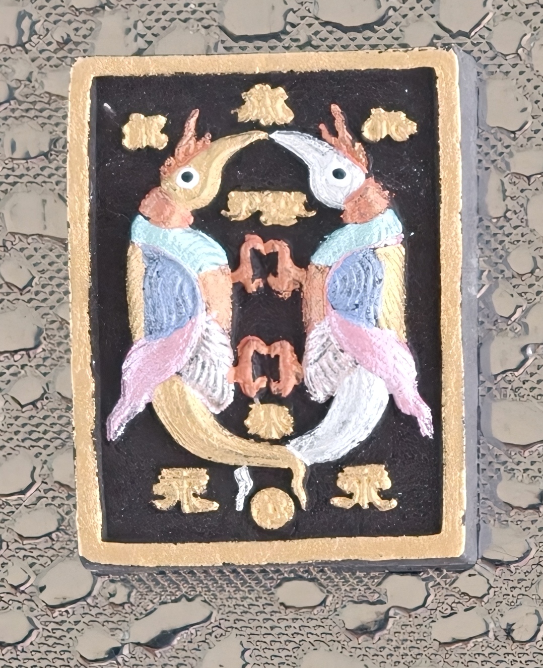 Kruba Baeng Salika Koo Amulet – Black Sacred Powder with Hand-Painted Twin Birds – Wat Ban Tanod - Image 2