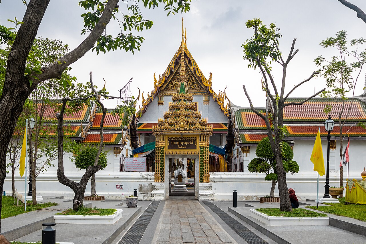 Wat Rakhang: The Temple of the Bell, the King’s House, and the Most Coveted Amulet in Thailand