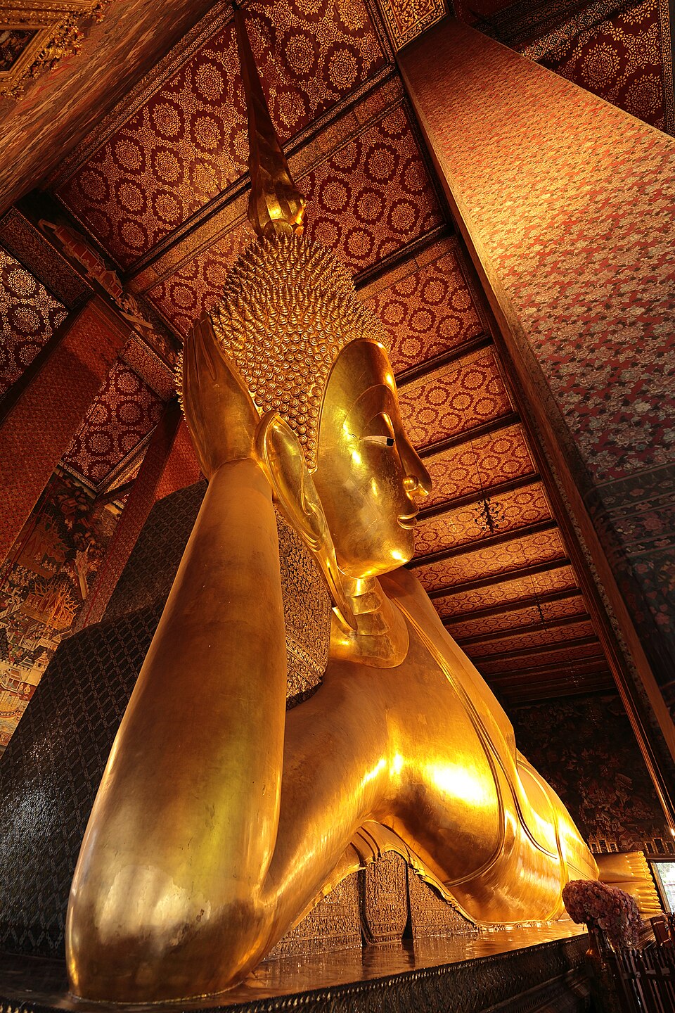 Wat Pho: A Sanctuary of Wisdom, Wellness, and the Reclining Buddha’s Serene Legacy