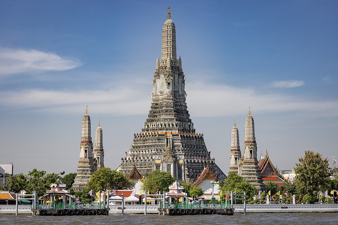 Wat Arun: The Temple of Dawn and Its Majestic Rattanakosin Architecture